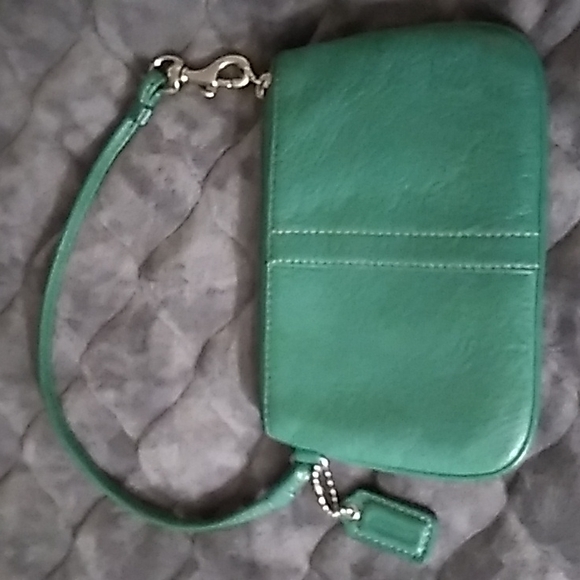 🔇 Sale $15 Coach Wristlet - Picture 3 of 8
